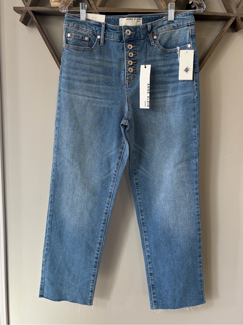 NWT Anne Klein high-rise, ankle-straight button fly jeans raw hem. size 6.